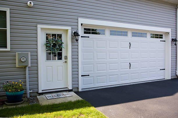 24/7 Emergency Garage Door Panel Replacement experts in Viola, NY